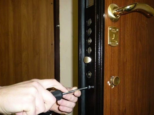Замена замка двери-сейф
